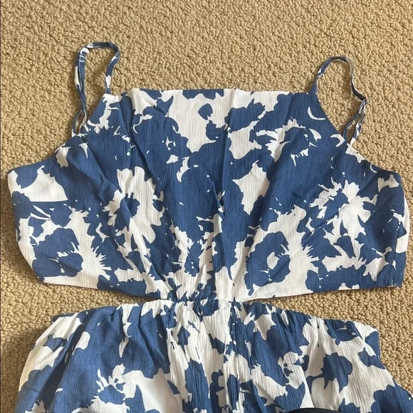 Abercrombie & Fitch crinkle texture cutout Maxi Dress - Picture 2 of 4